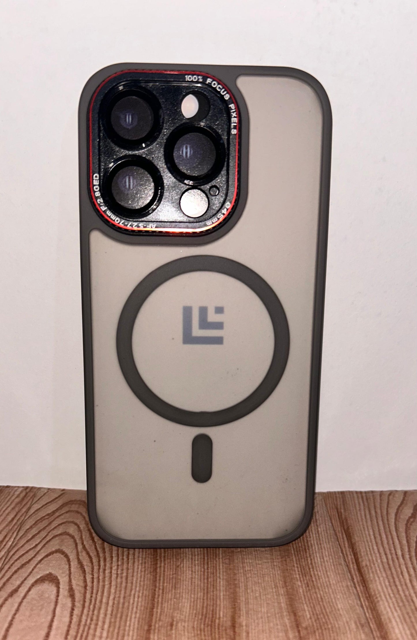 Case Magnética mate ahumado LD | protector de camara iPhone 15 Pro  6.1