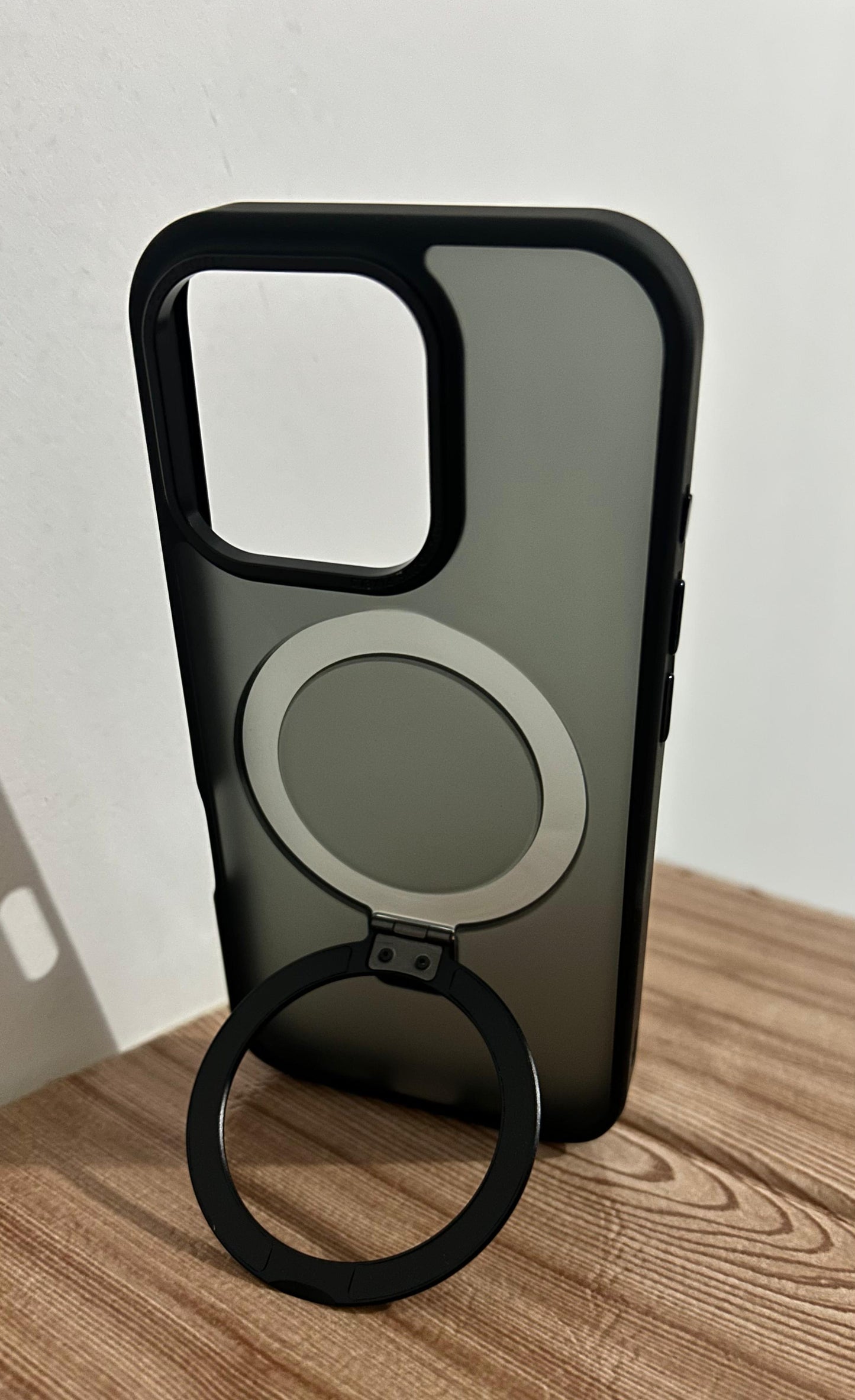 CASE STARLIGHT SHIELD LD|funda con Anillo parante Magsafe iPhone 16 pro 6.3