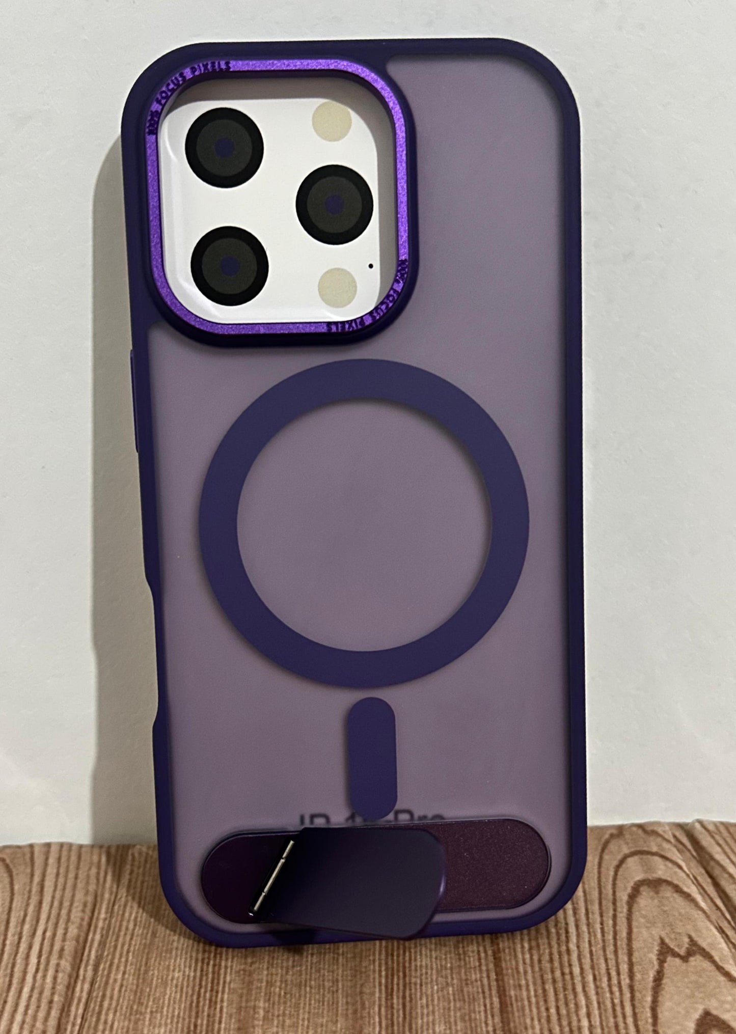 Case Magsafe premium ahumado RC | con soporte inferior iPhone 16 pro max